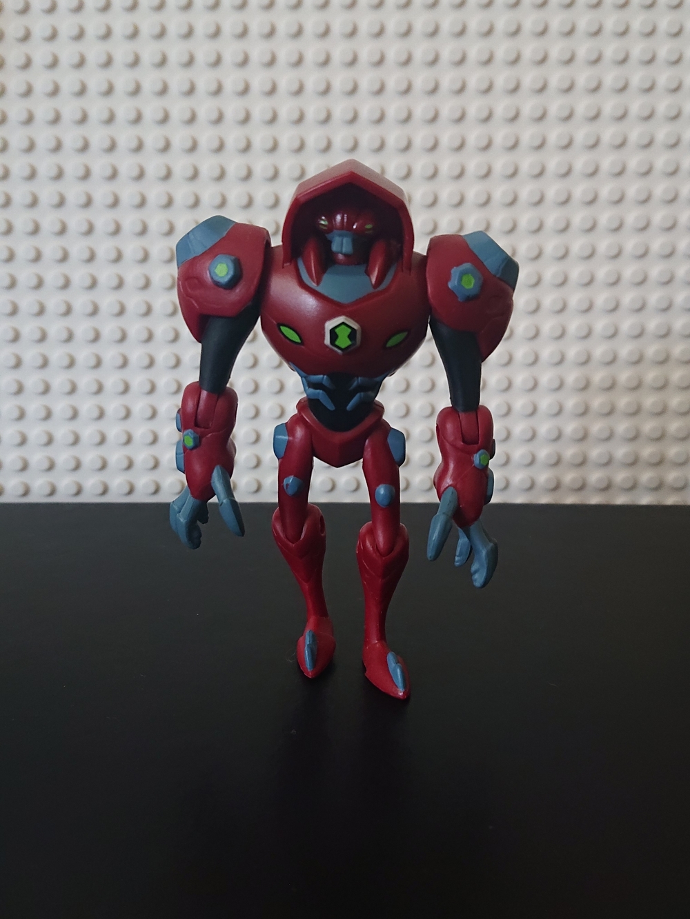 2010 Bandai Ben 10 Omniverse - Water Hazard Alien 3.5" Action Figure - Rare